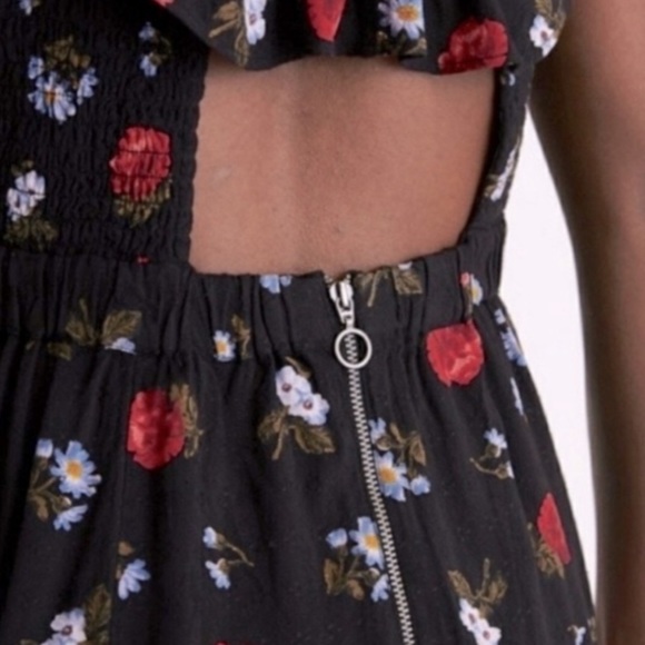 American eagle floral ruffle sleeve romper - Picture 13 of 13